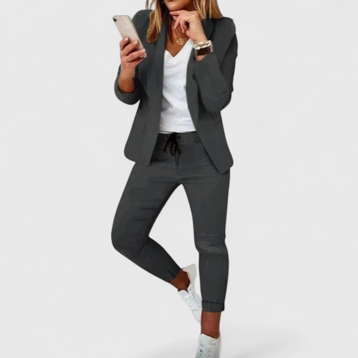 Sarynthi | Sophisticated Suit
